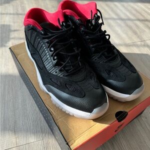 Jordan 11 low IE “Bred” size 13